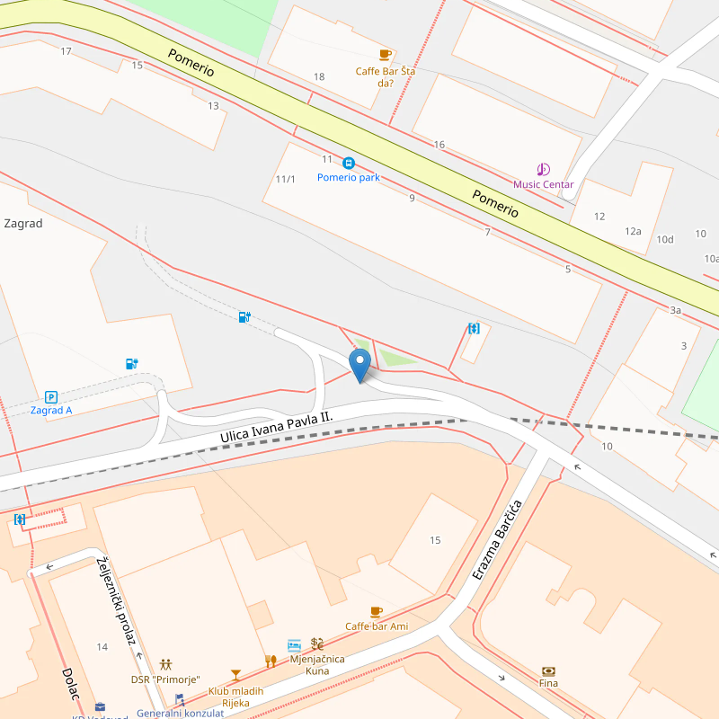 zagrad kraj kolnog ulaza u garazu