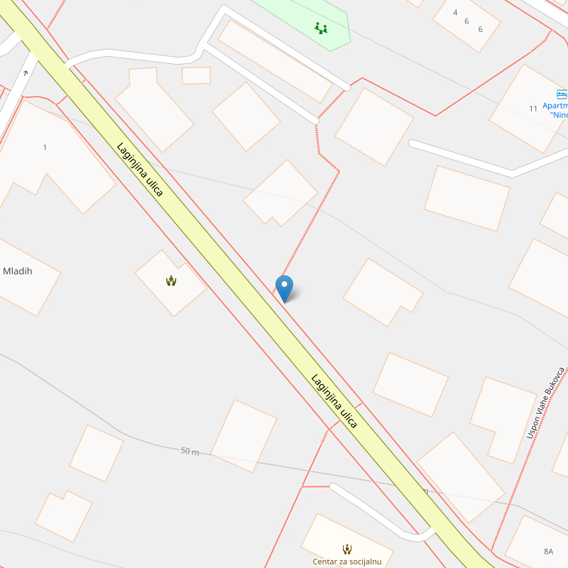 laginjina preko puta doma mladih  (vodi u parkic)