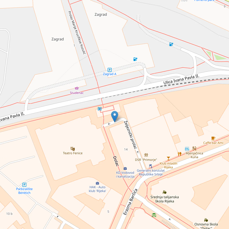 ispred teatra fenice